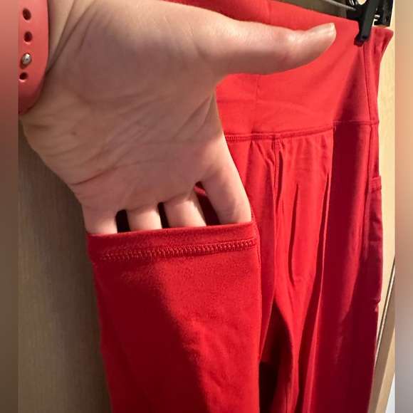 Muscles & Donuts Sweet Pocket Leggings - Red - Picture 8 of 10